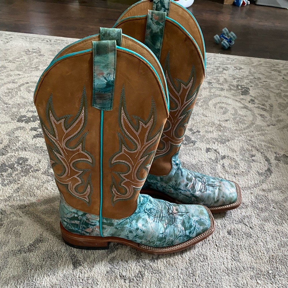 Ladies western boots, been worn once